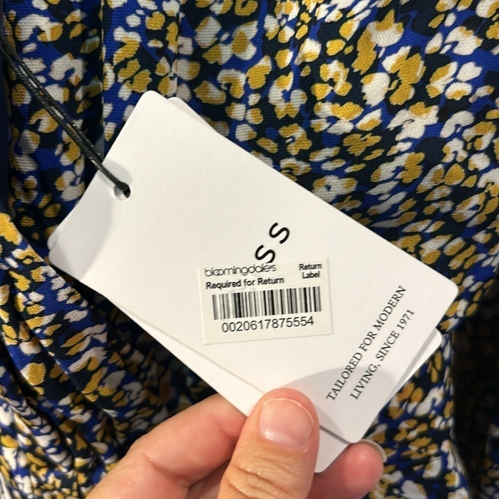 Reiss Daisy Deep V Puff Sleeve mini dress NWT from Bloomingdale’s - Picture 5 of 7